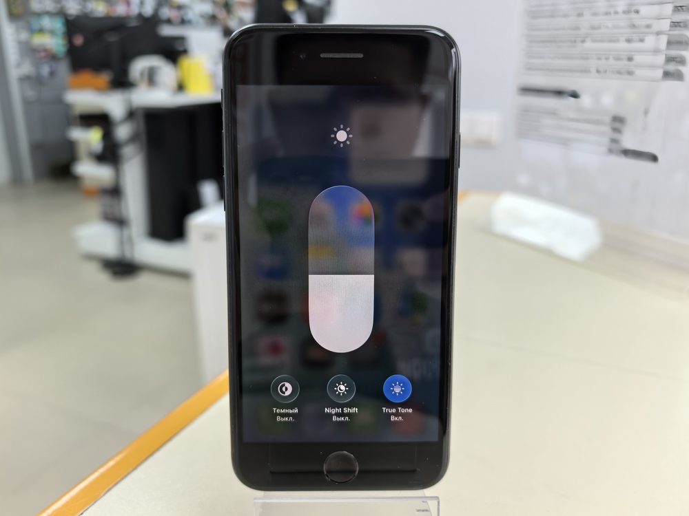 Смартфон Apple iPhone SE 2020 64Gb