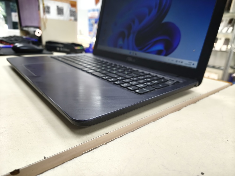 Ноутбук ASUS x543u; Pentium 4417U, Intel UHD Graphics, 4 Гб, Нет, 500 Гб