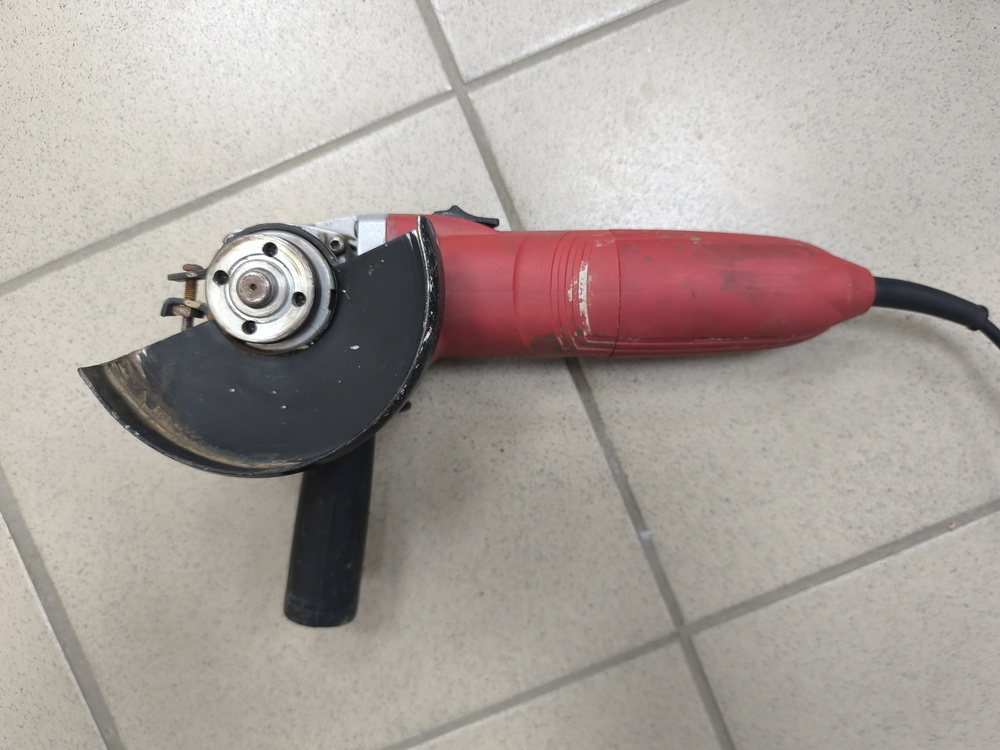 Угловая шлифмашина Elitech 10-125Э