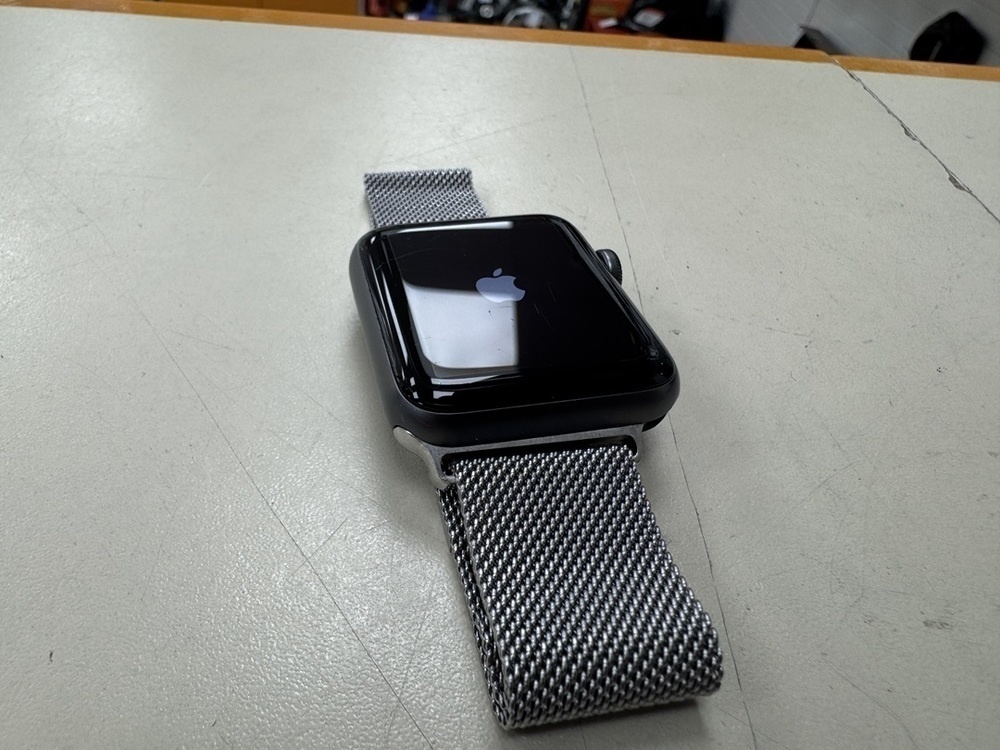 Смарт-часы Apple Watch Series 3 42 мм