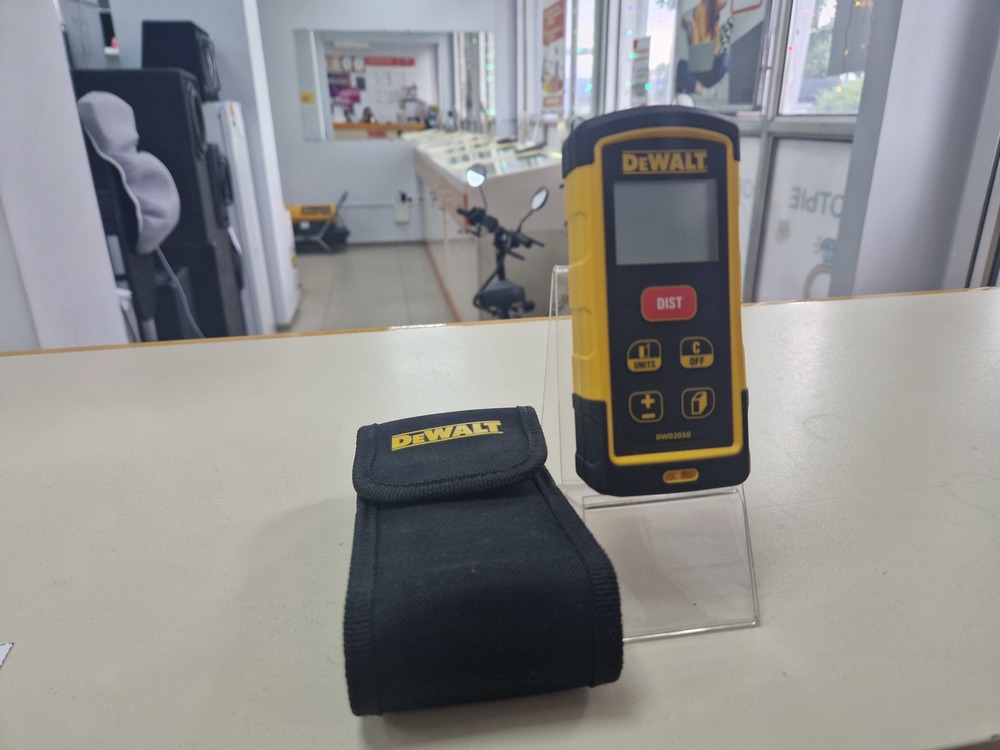 Дальномер DeWalt DW03050.