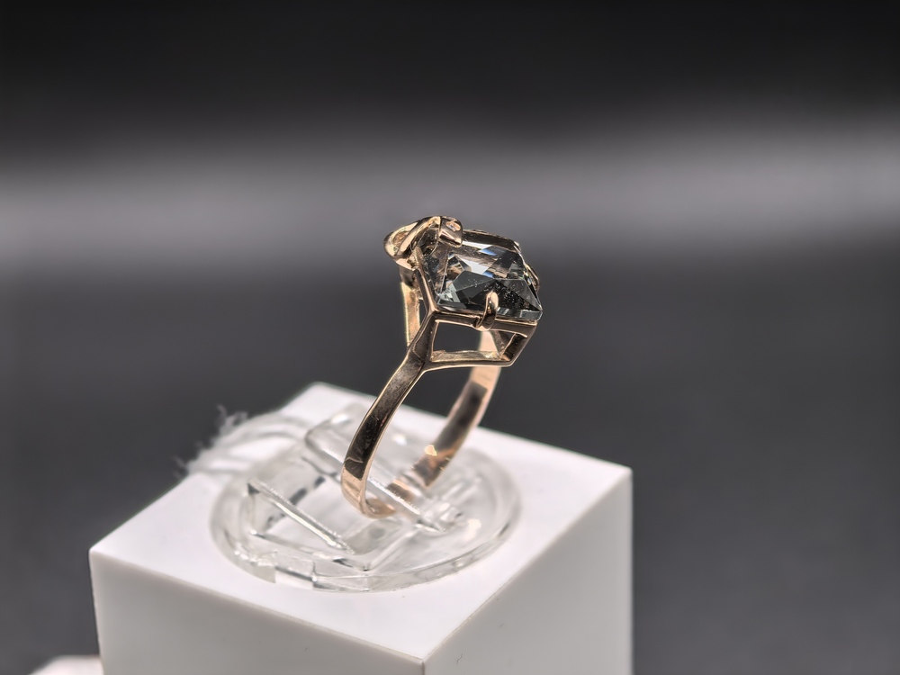 КОЛКМИ585 КОЛЬЦО С КАМНЯМИ (Au 585)