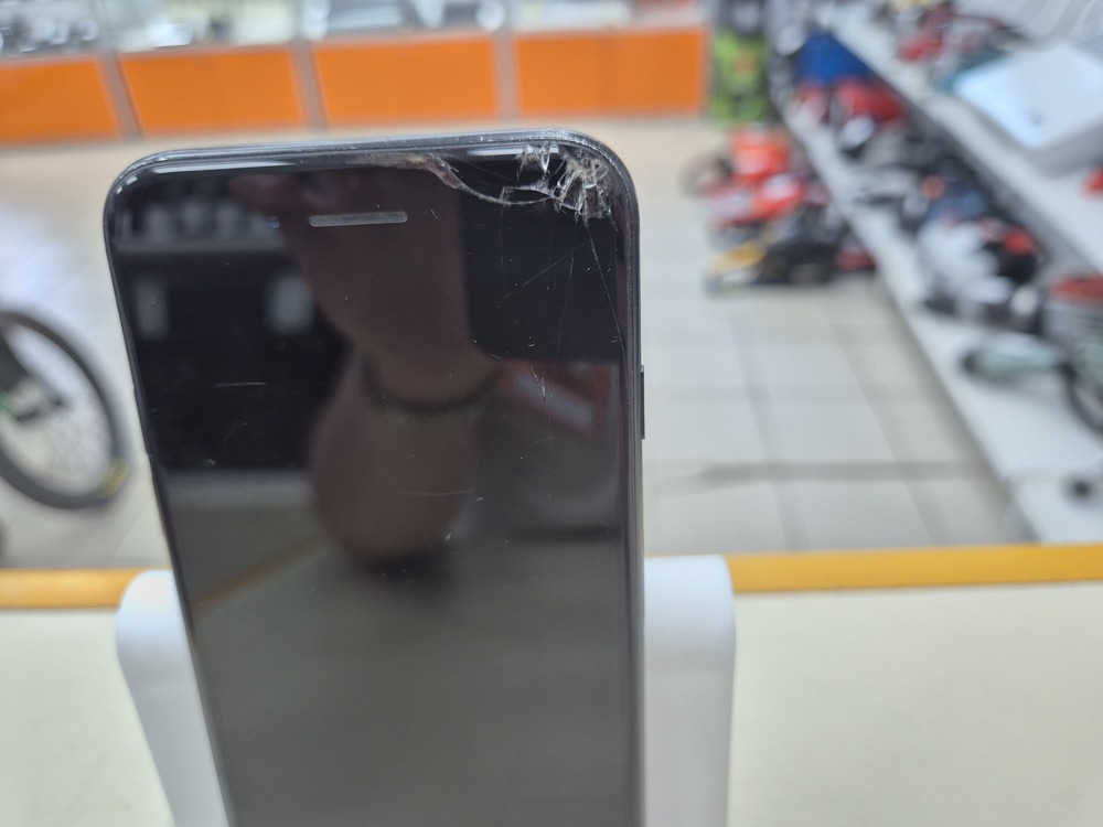 Смартфон Apple iPhone SE 2020 64Gb