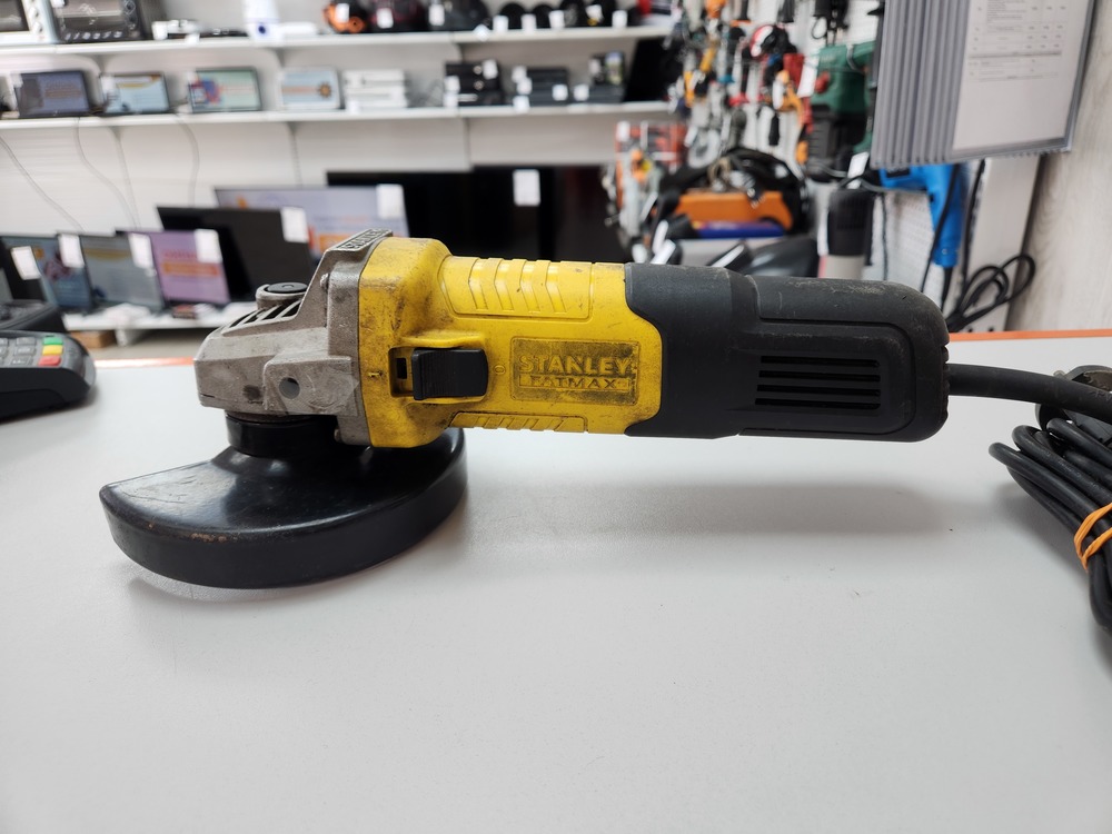 Угловая шлифмашина Stanley FMEG825