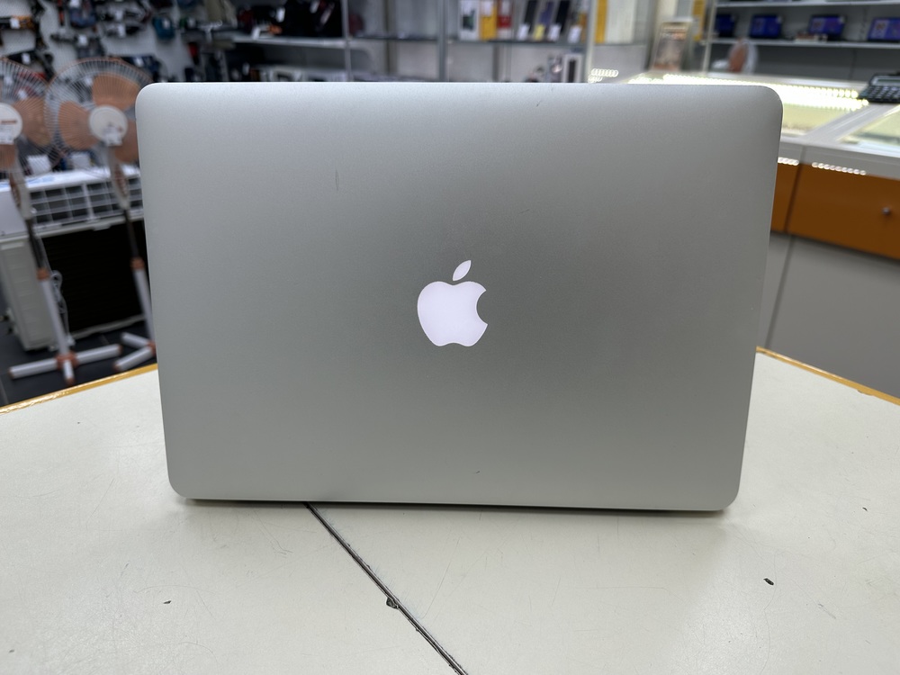 Ноутбук Apple MacBookAir i5-13 дюймов(2017) A1466
