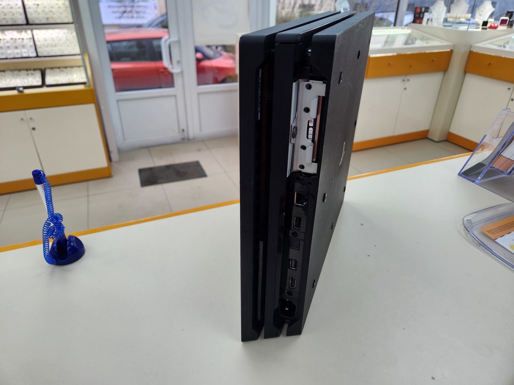 Игровая приставка PlayStation 4 Pro 1Tb