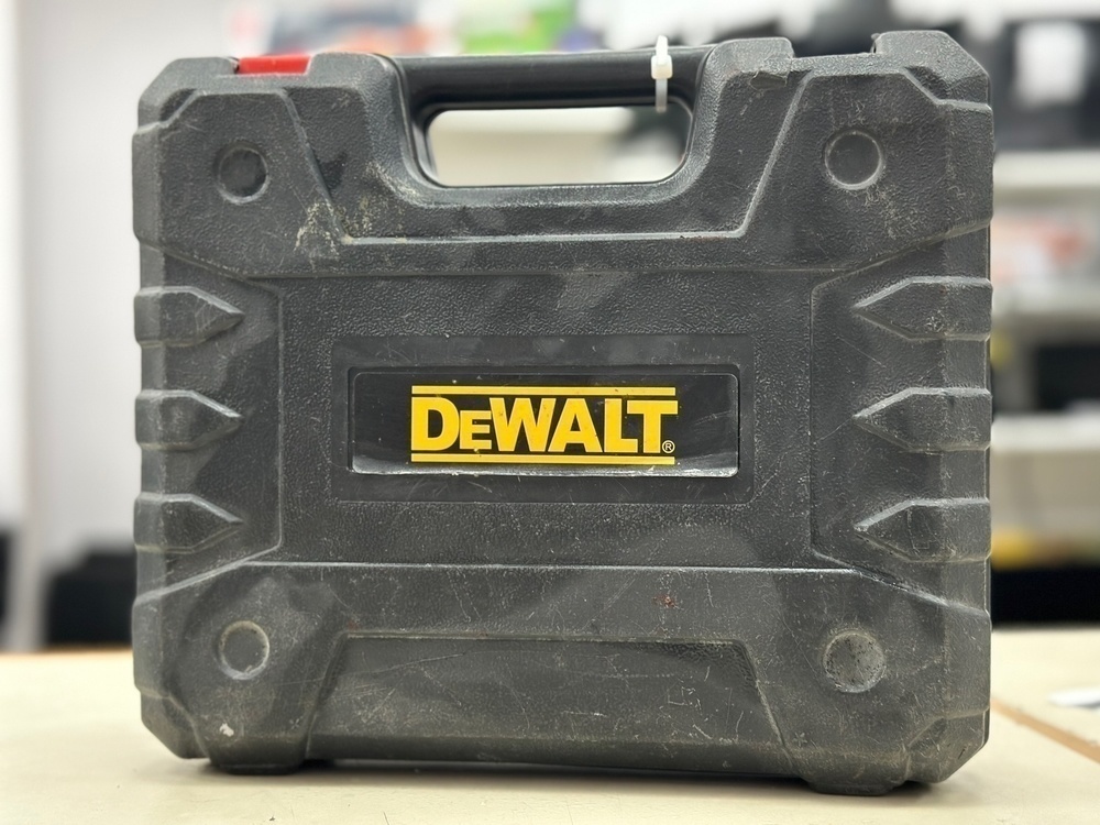 Шуруповерт Dewalt NoName