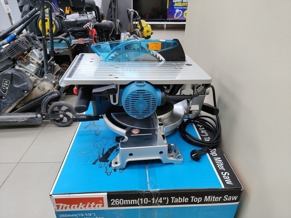 Дисковая пила Makita LH1040