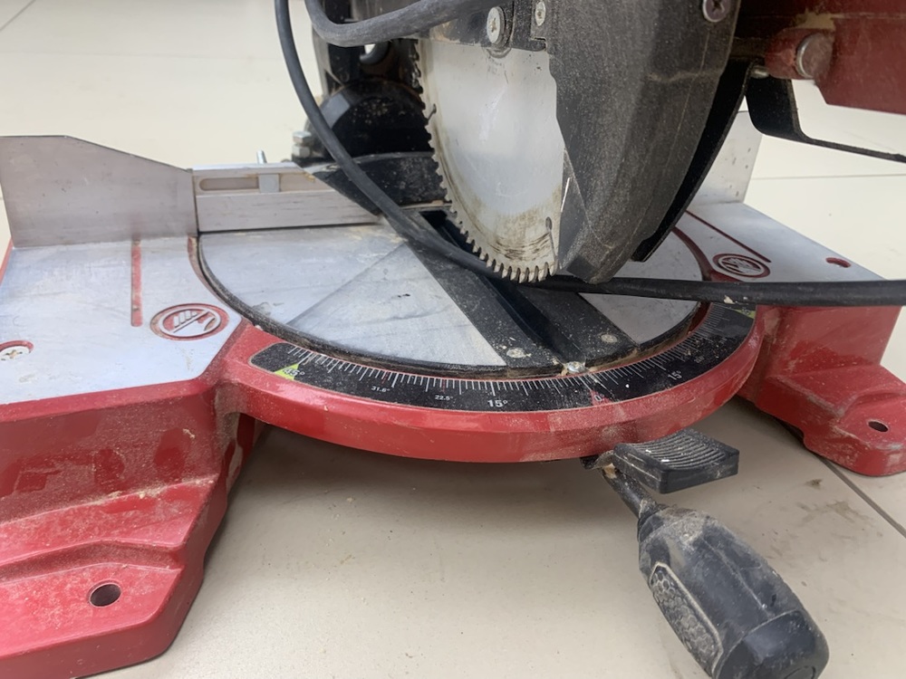 Торцовочная пила Elitech ПТК 1625