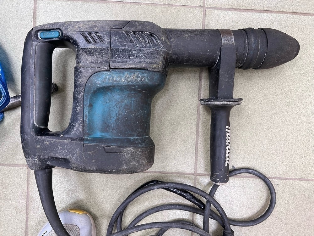 Отбойный молоток Makita HM0870C