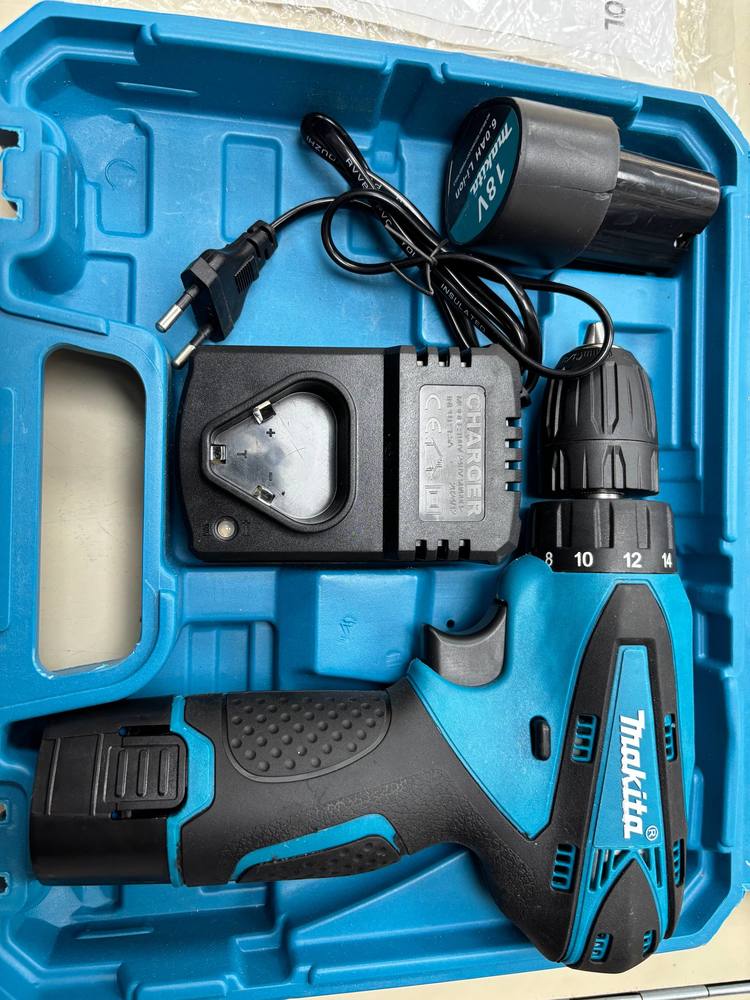 Шуруповерт Makita NO Name;