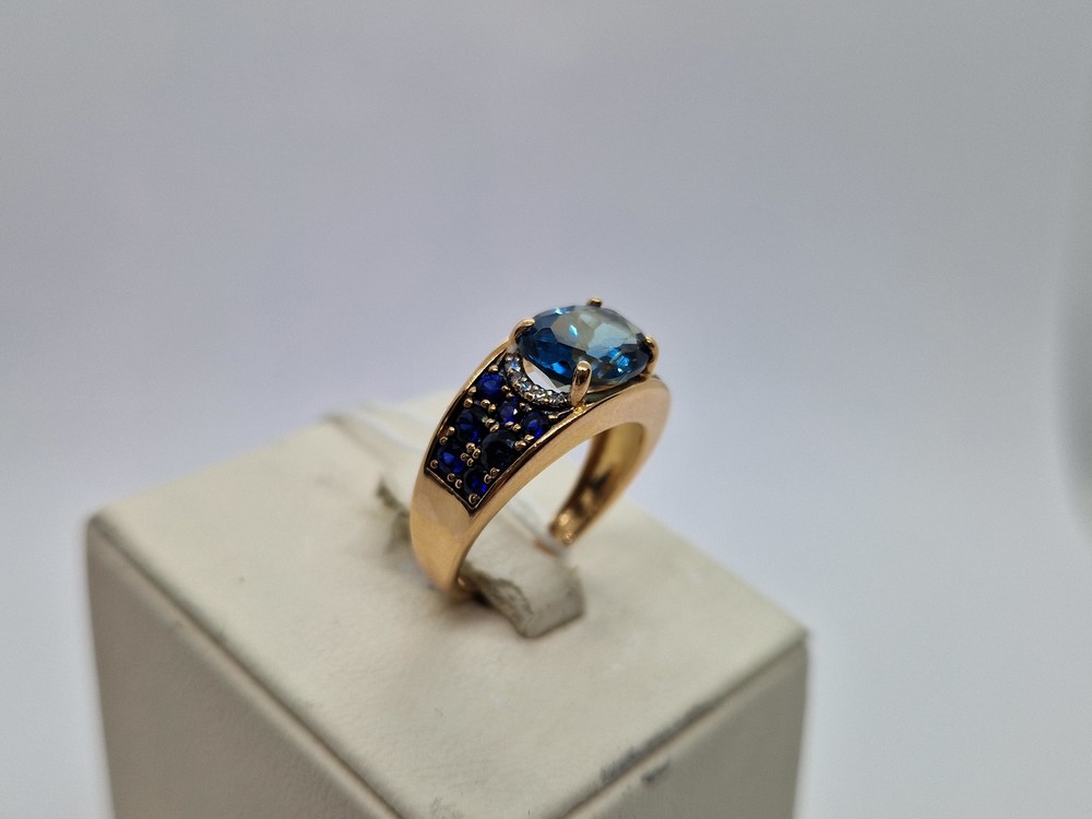 КОЛЬЦО С КАМНЯМИ (Au 585)