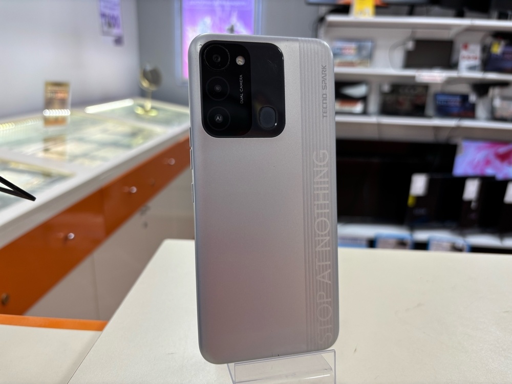 Смартфон Tecno Spark 8C 4/64