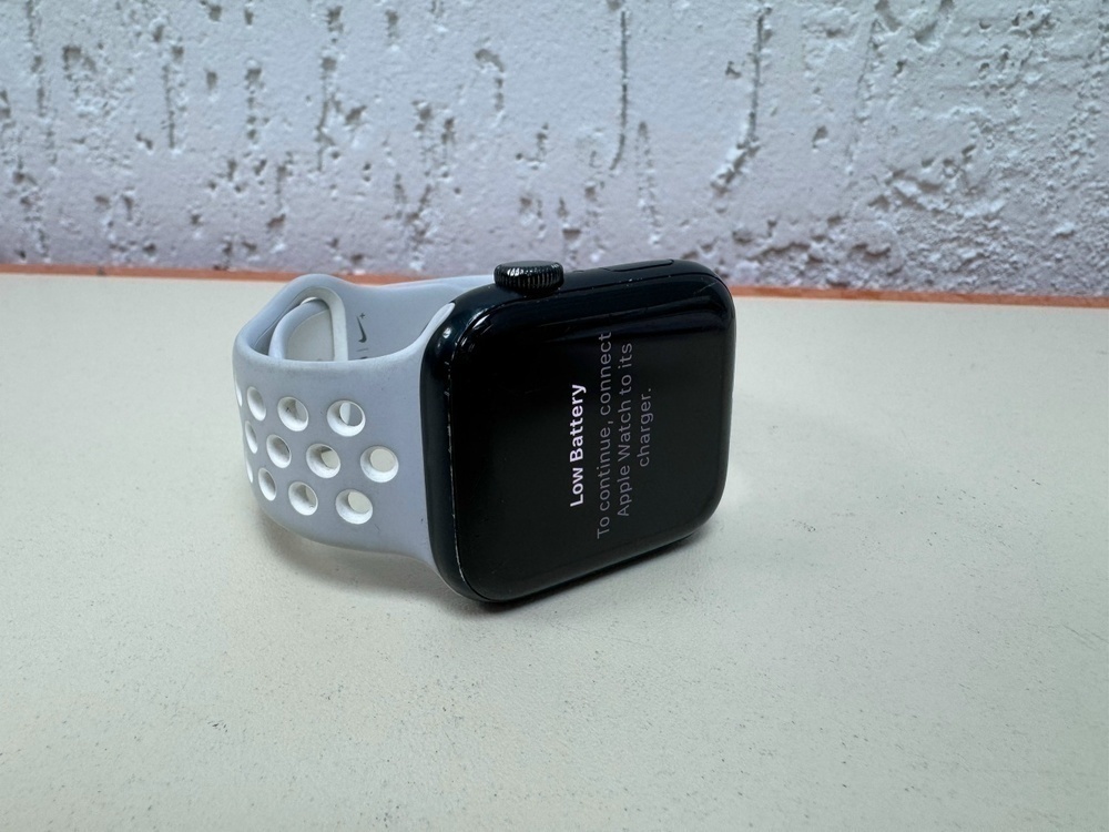 Смарт-часы Apple Watch SE 2022 44mm