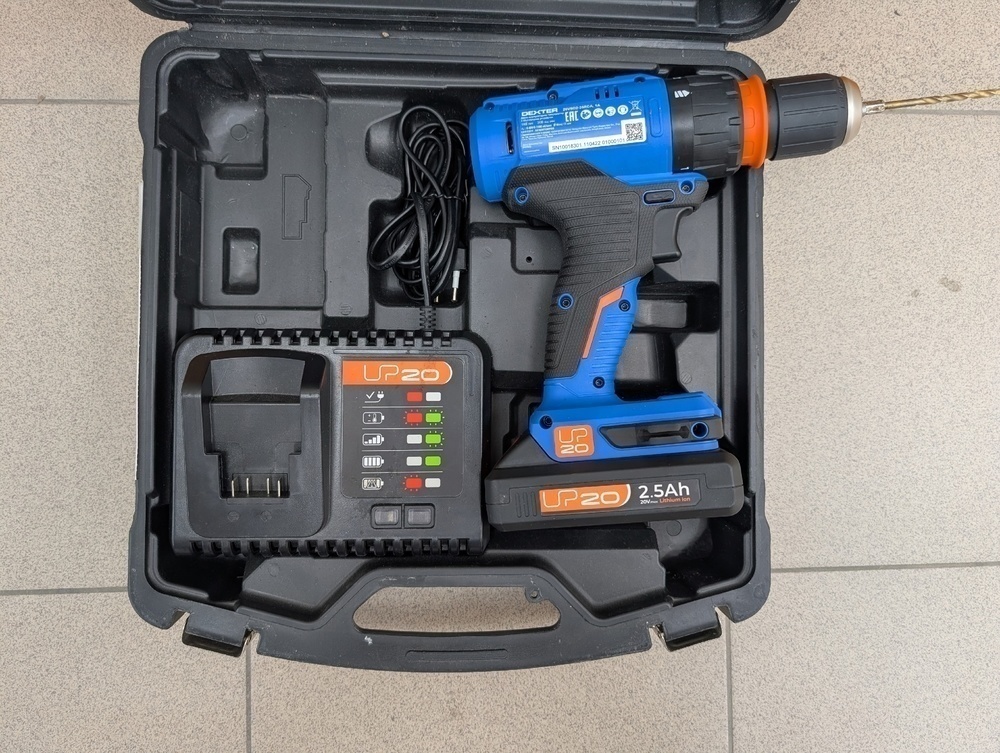 Шуруповерт Dexter 20VSD2-35RCA.1A;