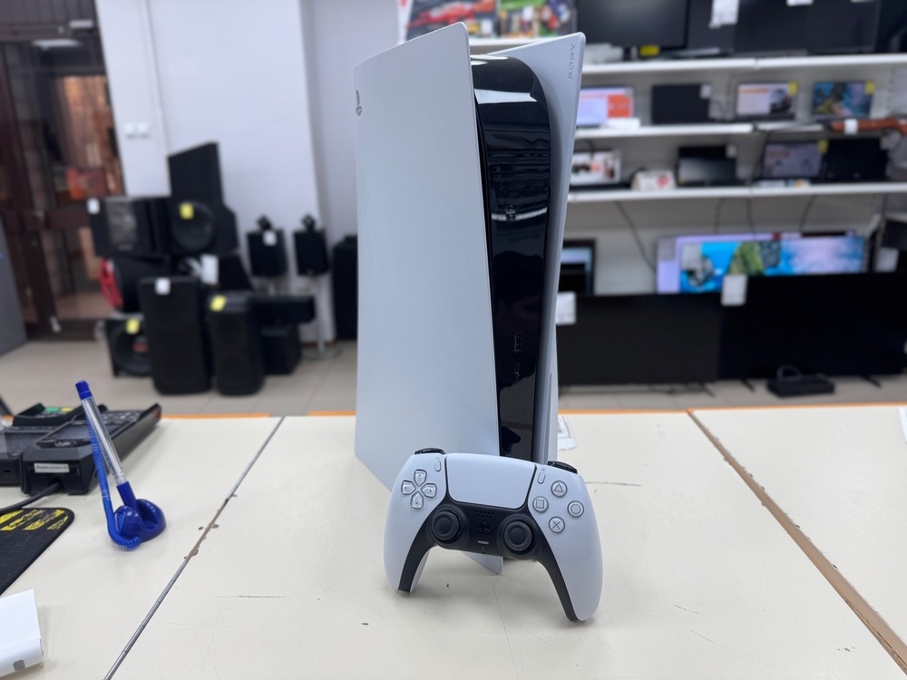 Игровая приставка PlayStation 5 825Gb (С дисководом)