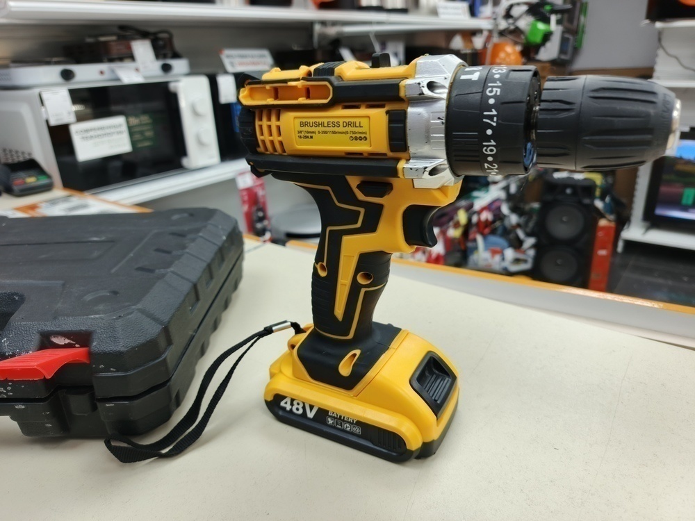 Шуруповерт Dewalt 48V