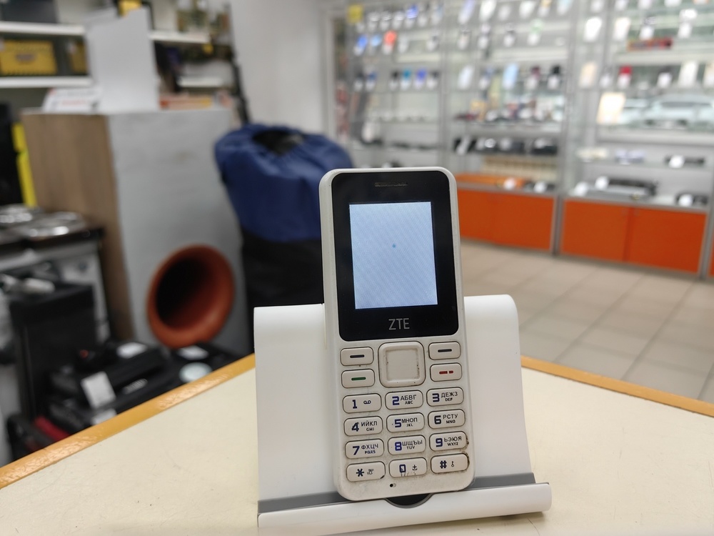 Мобильный телефон ZTE F327