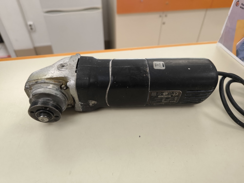 Угловая шлифмашина Defort DAG-750n-r