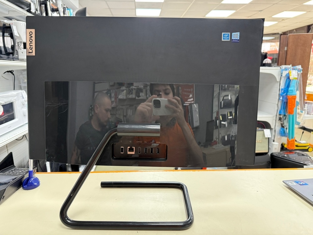Моноблок Lenovo; Pentium Silver J5040, Intel UHD Graphics 605, 4 Gb, 512 GB, Нет