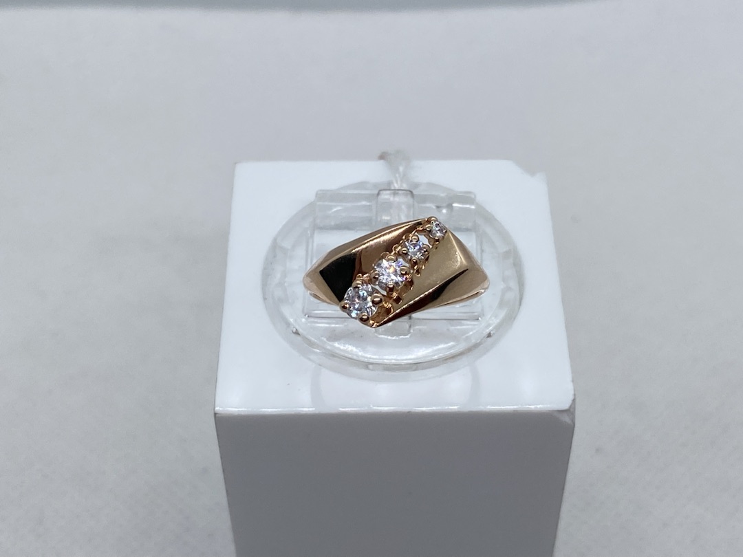 КОЛЬЦО С КАМНЯМИ (Au 585)