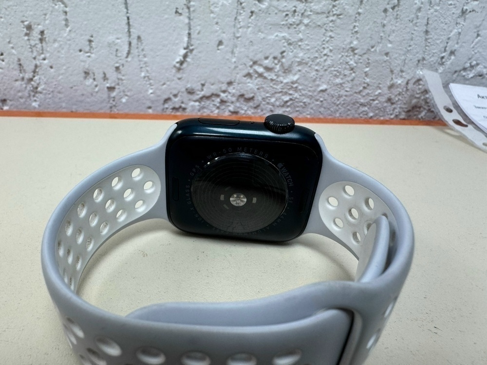 Смарт-часы Apple Watch SE 2022 44mm