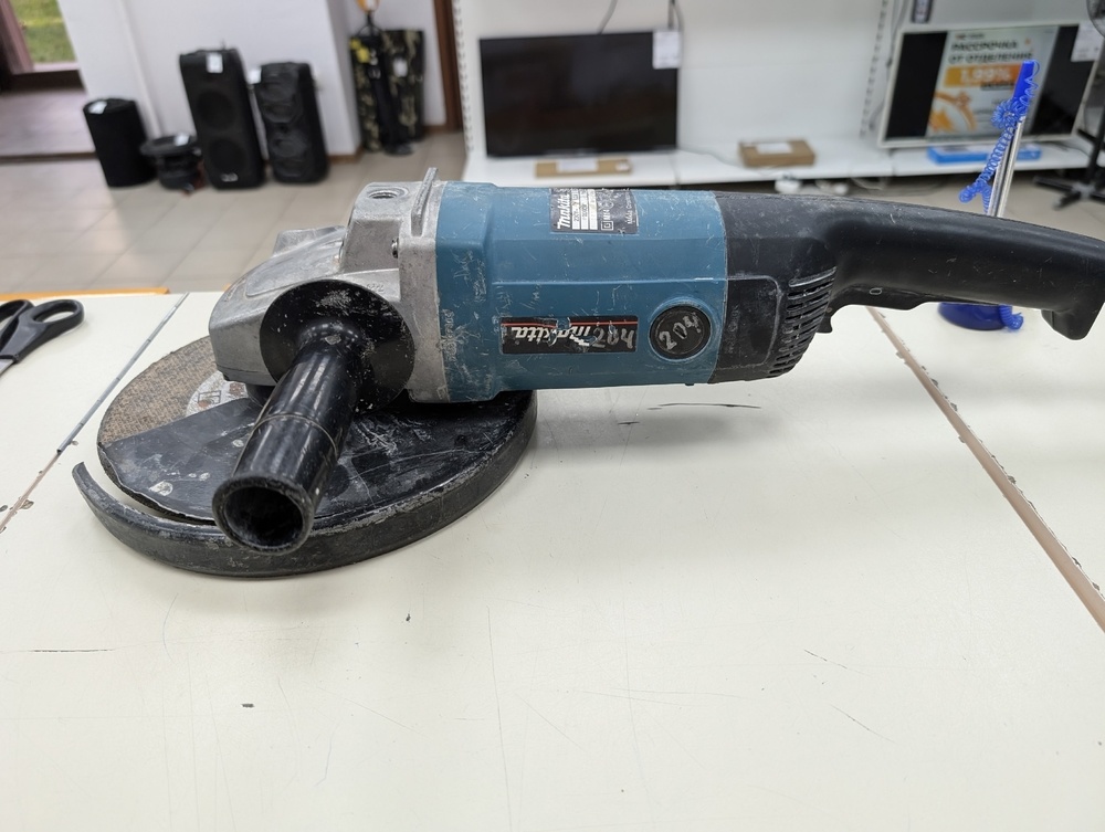 Угловая шлифмашина Makita 9069F