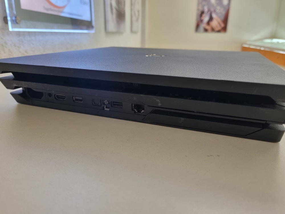 Игровая приставка PlayStation 4 Pro 1Tb