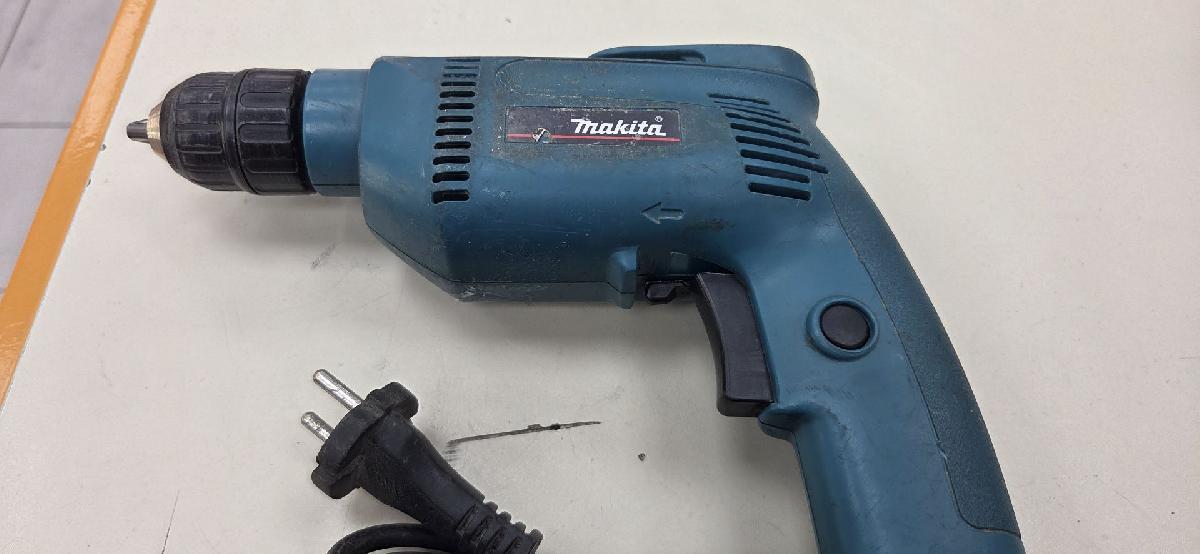 Дрель-безударная Makita 6408
