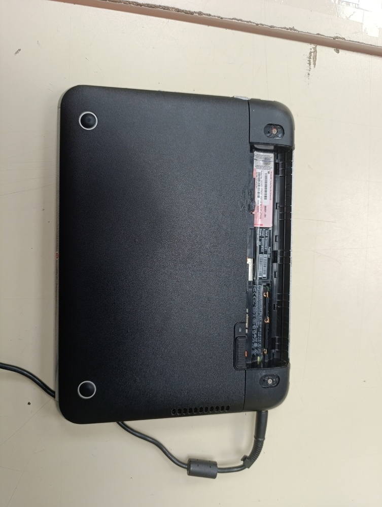 Ноутбук HP Pavilion dm1; E1-1200, Radeon Graphics, 1 Гб, Нет, 320 Гб