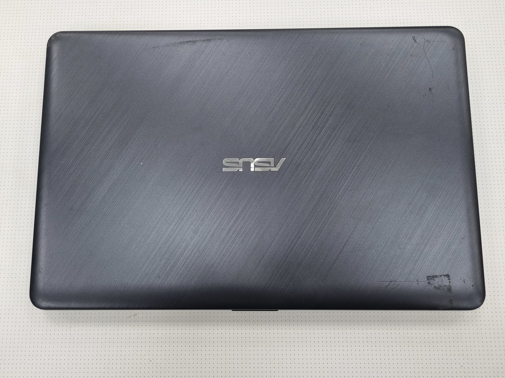 Ноутбук ASUS; A6-9225, Radeon R4 series, 4 Гб, Нет, 240 Гб