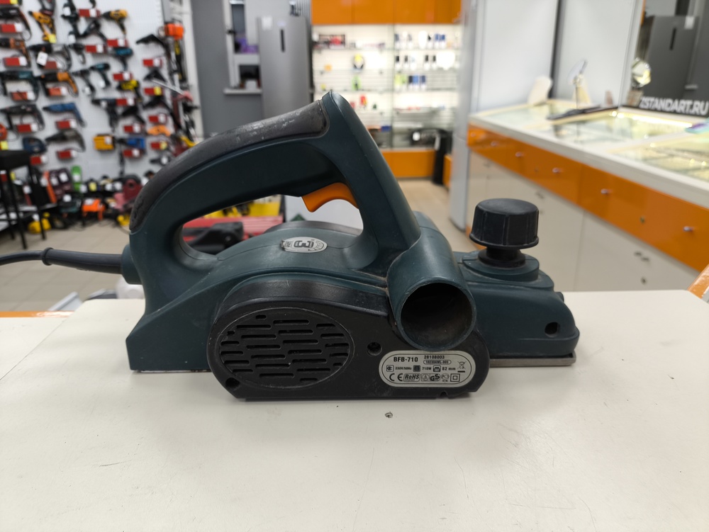 Электрорубанок Bort BFB-710N