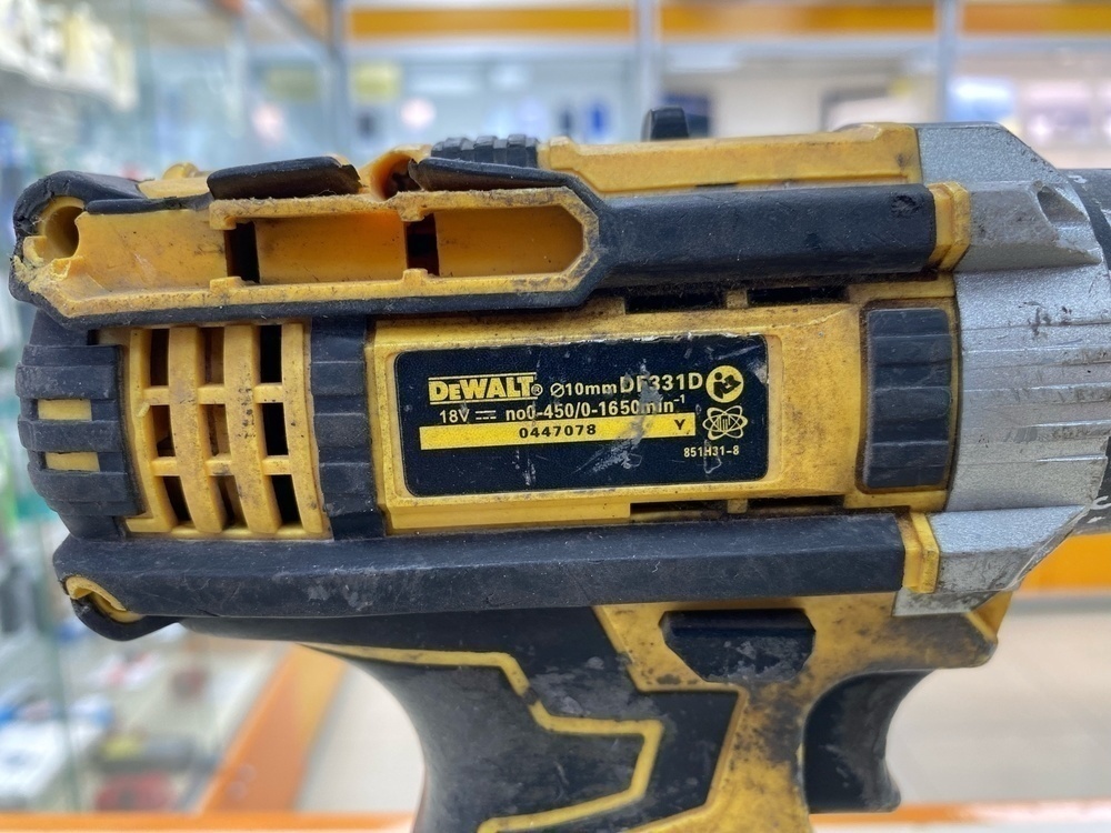 Шуруповерт Dewalt DF 0300