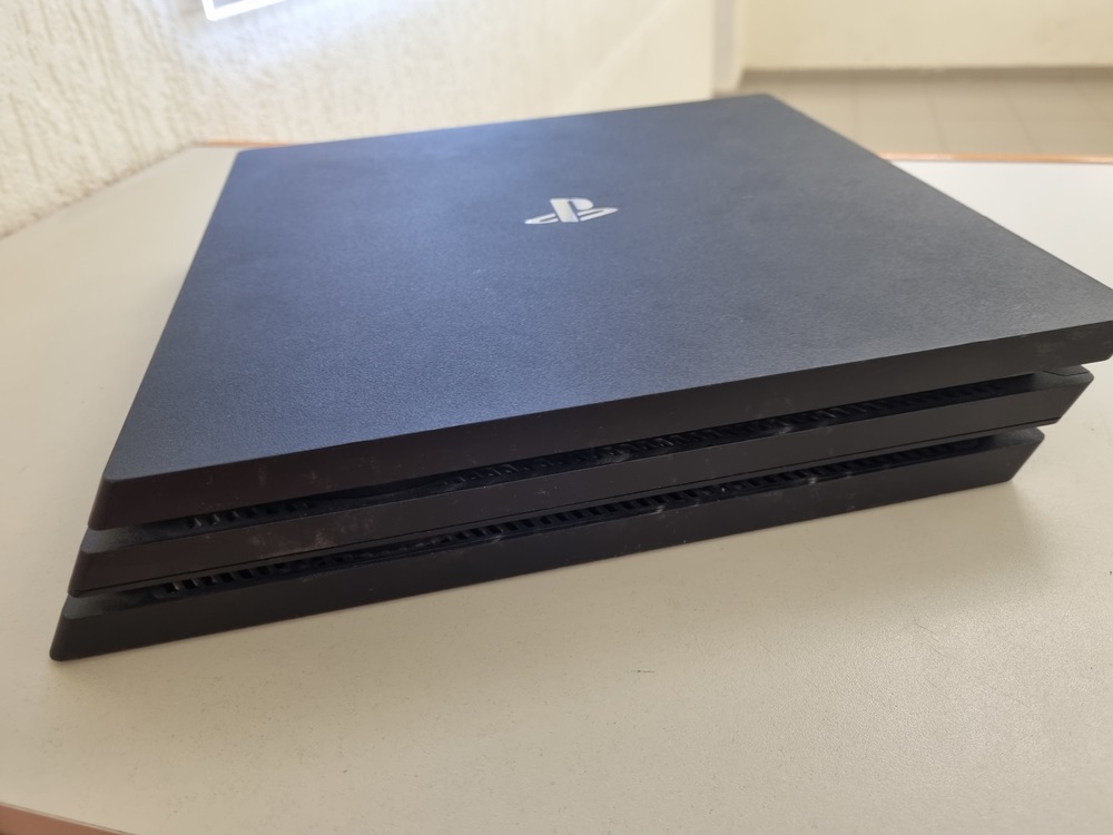 Игровая приставка PlayStation 4 Pro 1Tb