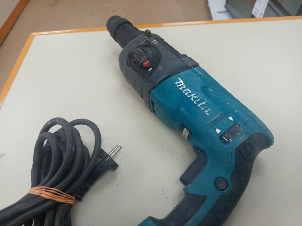 Перфоратор Makita HR2460