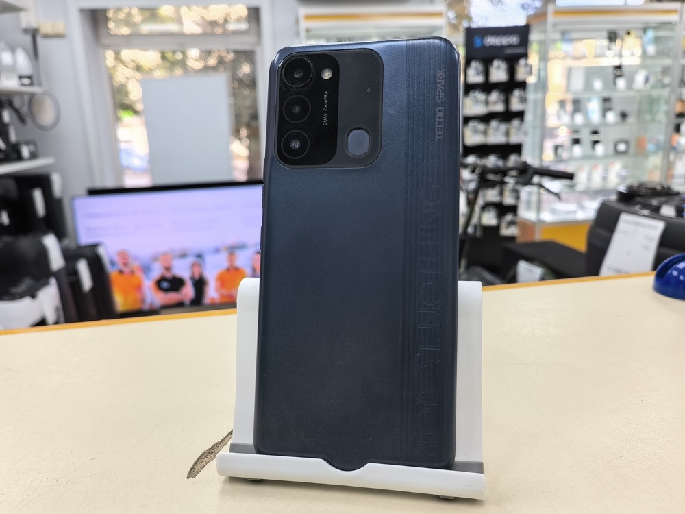 Смартфон Tecno Spark 8C 4/64