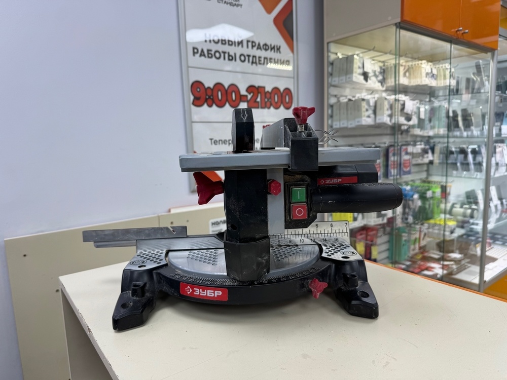 Торцовочная пила Зубр ЗПТК-210-1500