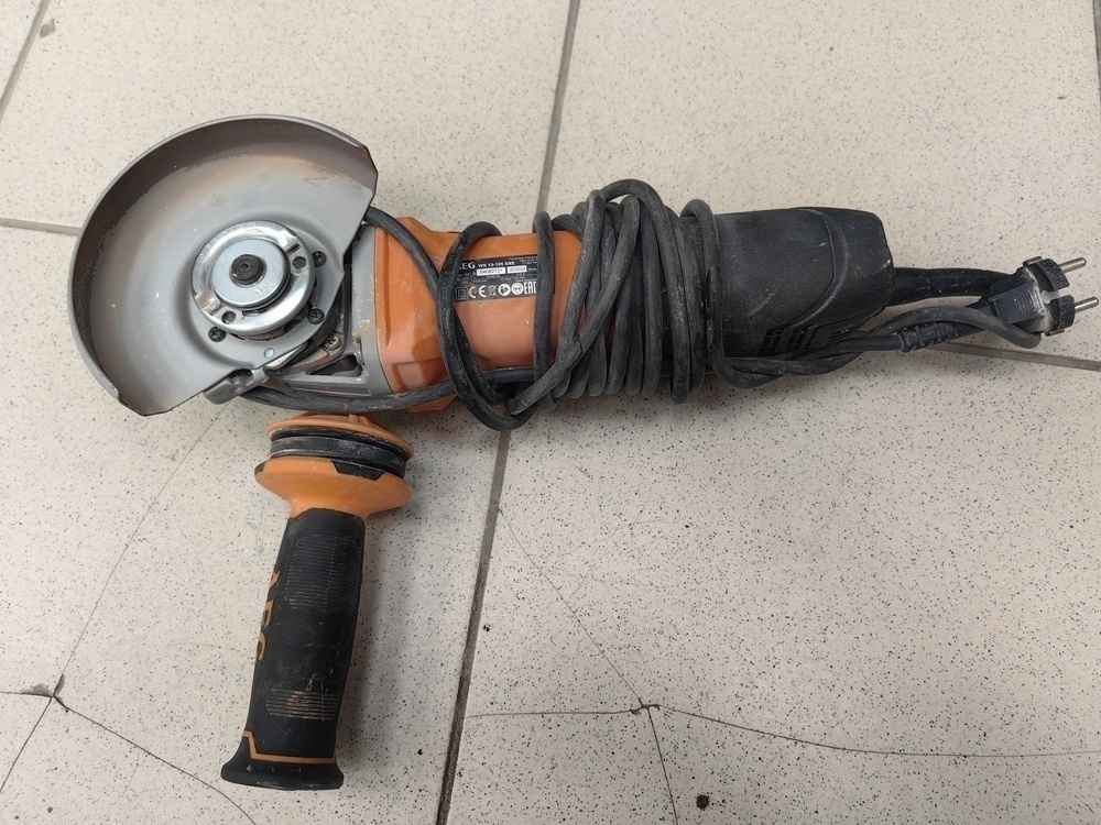 Угловая шлифмашина AEG WS 13-125XE