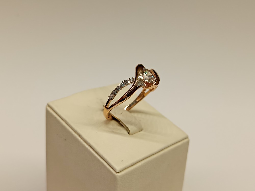 КОЛЬЦО С КАМНЯМИ (Au 585)