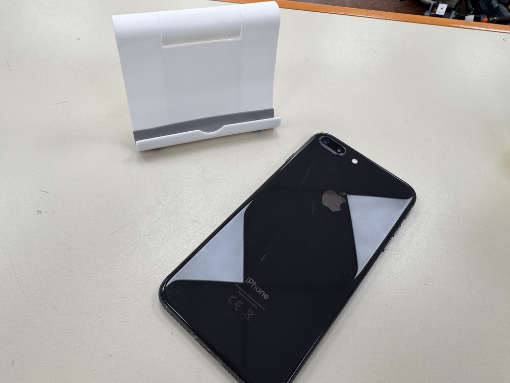 Смартфон Apple iPhone 8 Plus 64Gb