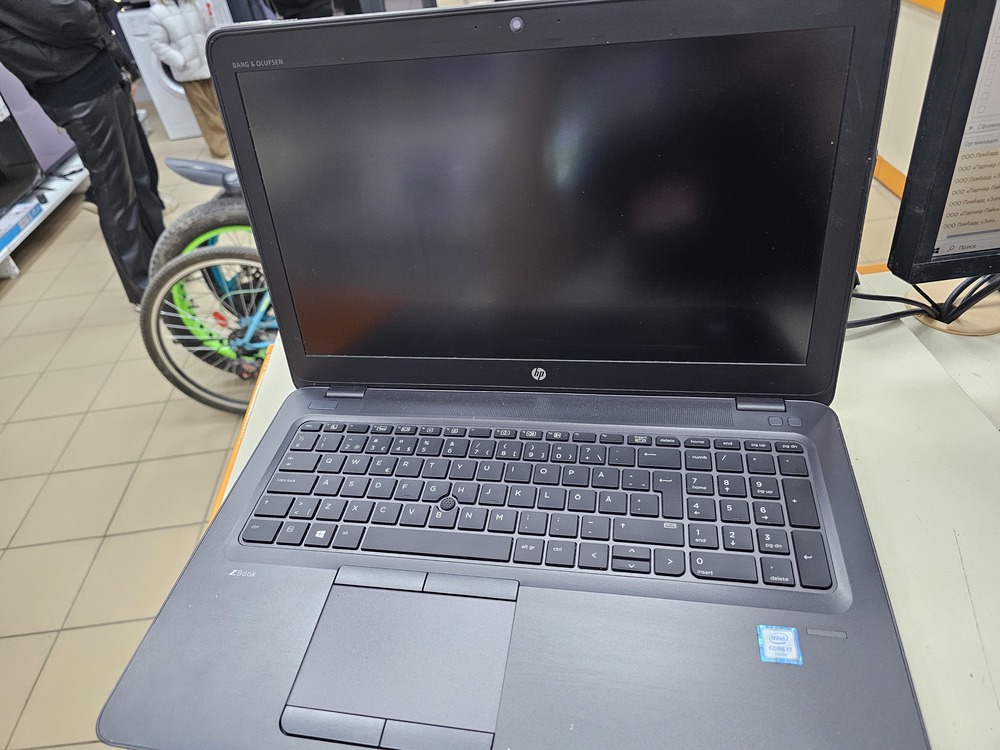 Ноутбук HP; Core i7-6500U, FirePro W4190M, 16 Гб, 240 Гб, Нет