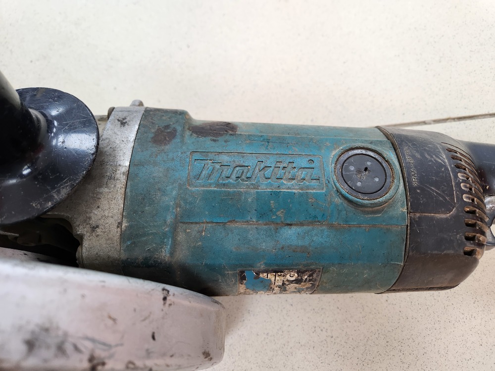 Угловая шлифмашина Makita No name;