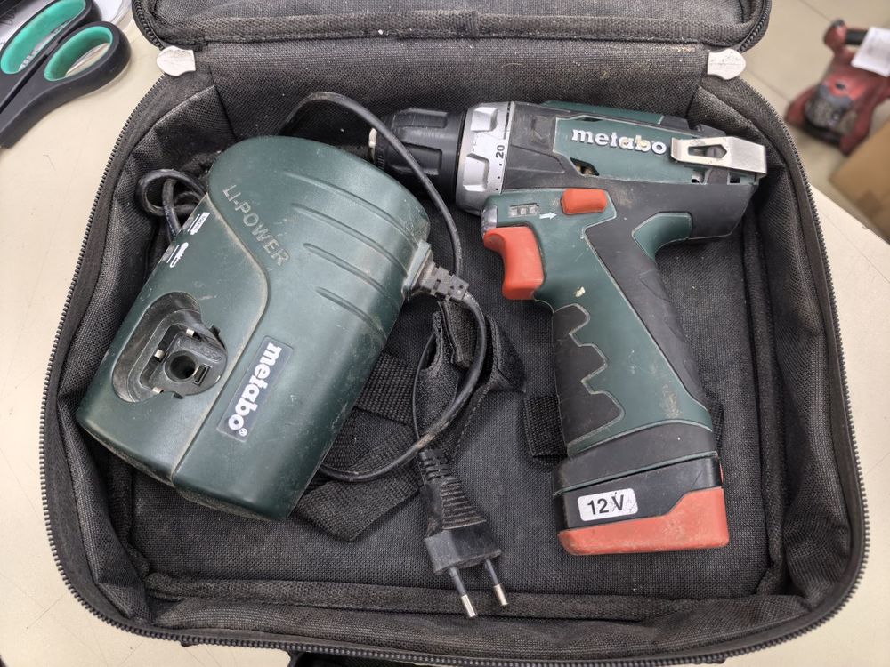 Шуруповерт Metabo BS 12V 2А/ч