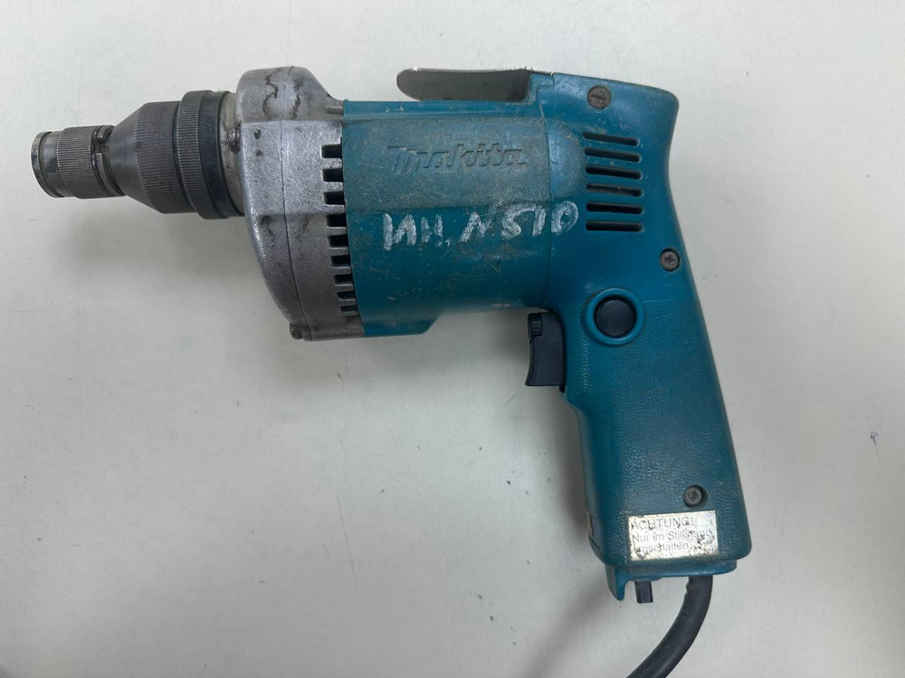 Шуруповерт Makita 6805BV