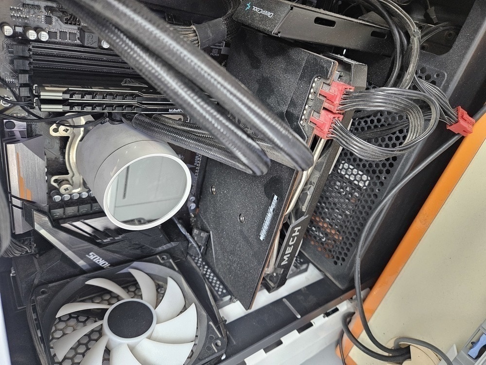 Системный блок Aero Cool; Ryzen 7 3800X, Radeon RX 6700 XT, 32 Гб, 500 Гб, 2 Tb
