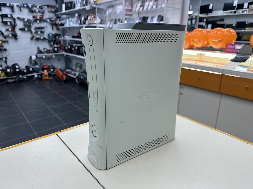 Игровая приставка Xbox 360;