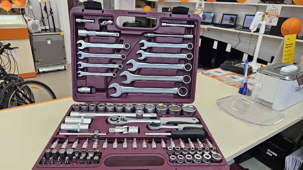 Набор инструментов Thorvik UTS0082