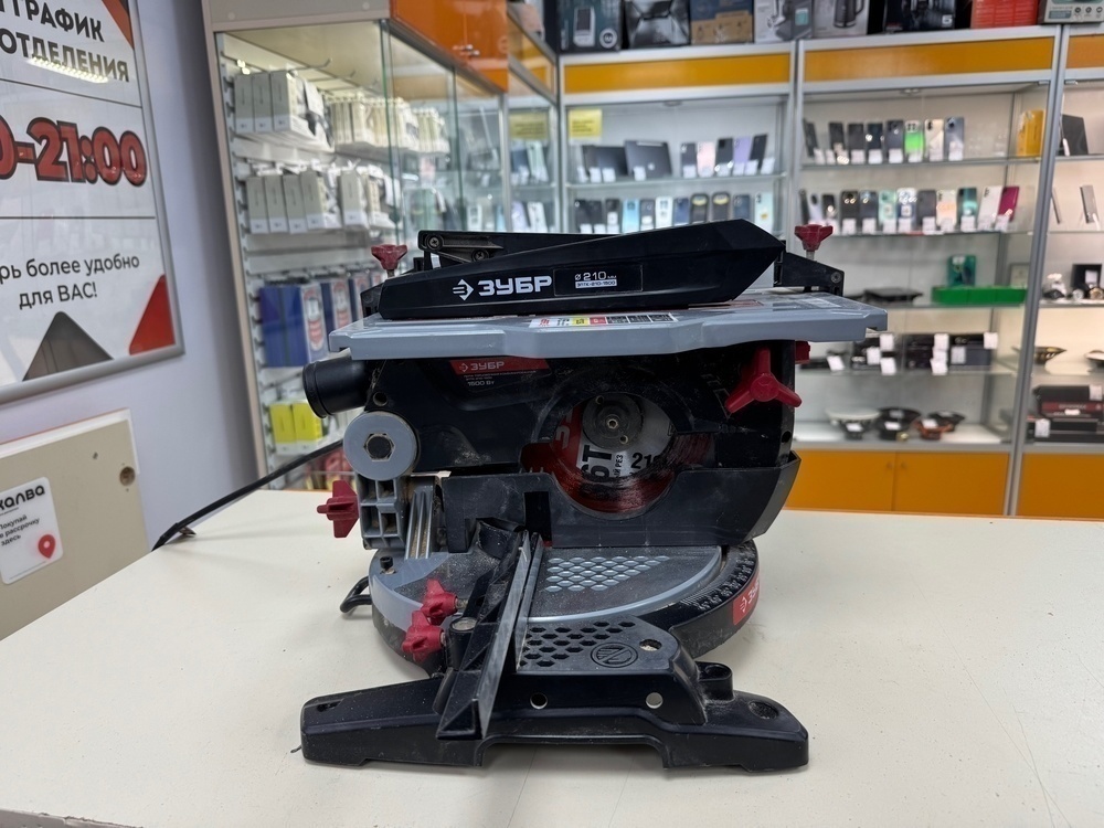 Торцовочная пила Зубр ЗПТК-210-1500