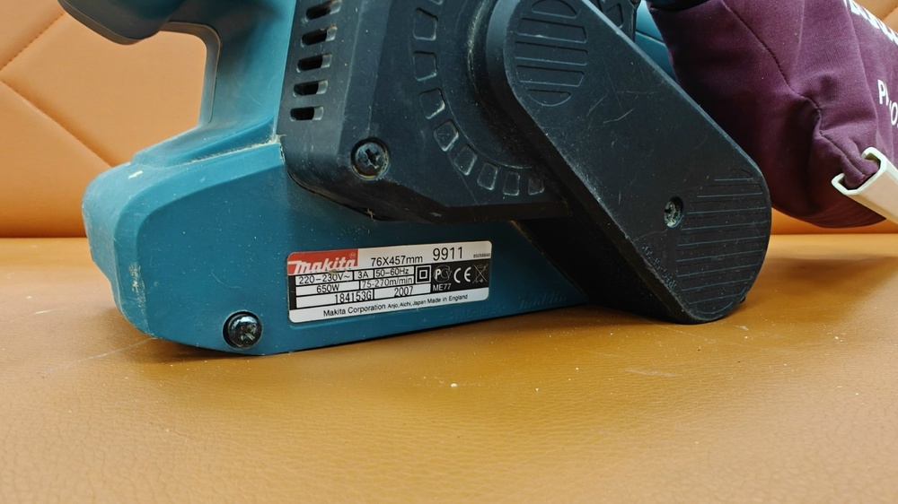 Шлифовальная машина Makita 9911;