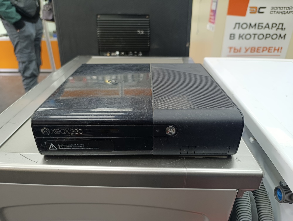 Игровая приставка Xbox 360;